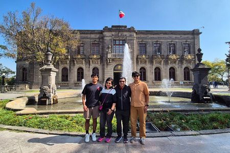 Chapultepec Castle Private Tour with Guide and Transport Option
