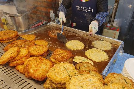 Seoul Local Vibes, Food & Market Tour