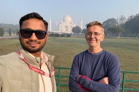 Customized Half & Full Day Delhi Shopping Tour with Female Guide
