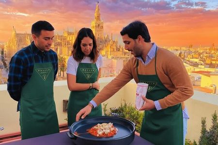 Sevilla: Rooftop Paella Cooking Class & 30-minute expert Q&A
