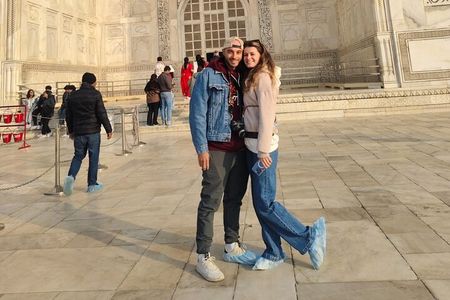 From Delhi: Agra Overnight With Taj Mahal Sunrise and Sunset Tour
