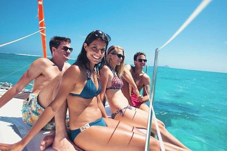 Santorini Catamaran Tour for Cruise Passengers - SKIP THE LINE