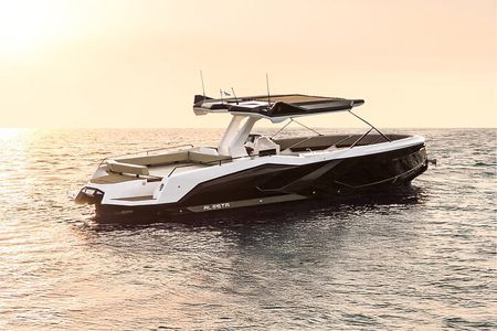 Milos: Private Yacht Tour—Kleftiko Sarakiniko Poliegos