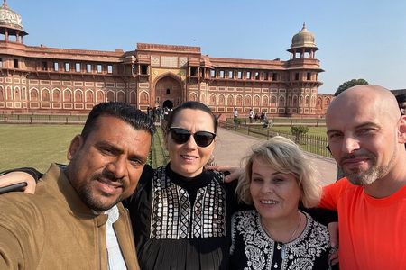 From Delhi-Private Taj Mahal, Agra Fort Tour & Jaipur Transfer