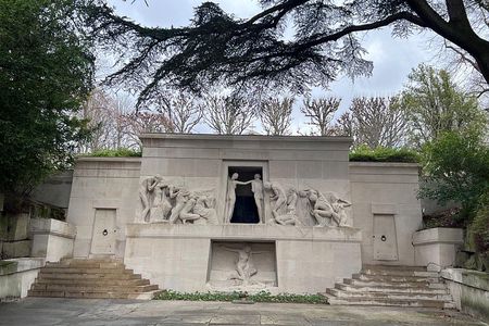 Paris: Père Lachaise Cemetery Guided Walking Tour