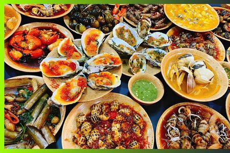 Ho Chi Minh Motorbike Night Tour with Street Food and Cocktail