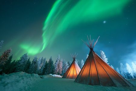 Rovaniemi Northern Light Hunt with Campfire and BBQ with Transfer