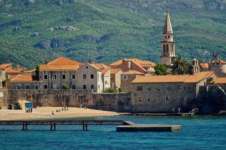 Shkoder: Day Tour to Montenegro, Budva and Sveti Stefan