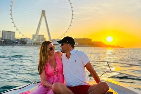 Private Luxury Yacht Cruise in Dubai Marina - Friendship