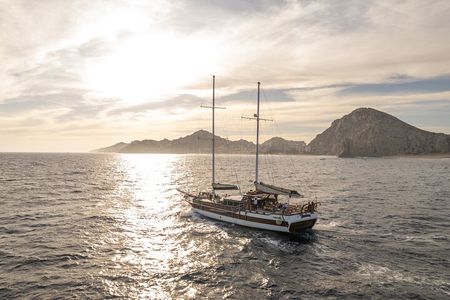 Cabo San Lucas Luxury Sailing Yacht and Dinner with a Chef