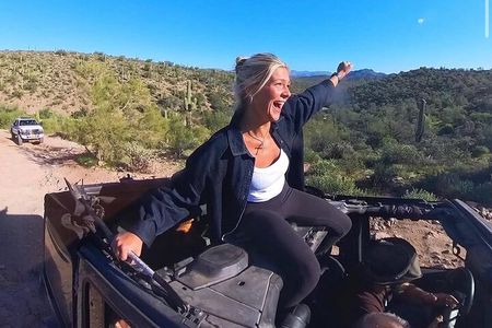 Private Jeep Off Road Adventure in Arizona Desert with Huskies