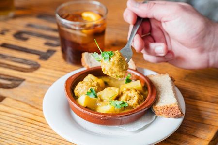 Gourmet Tapas and Wine Tour in Málaga