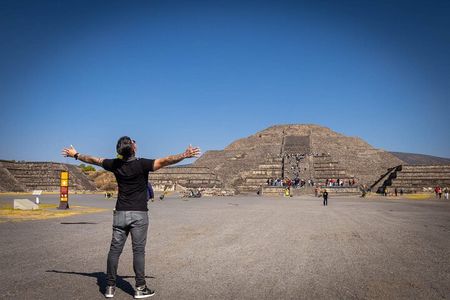 Private Teotihuacan Pyramids, Cave Breakfast, CDMX Pickup