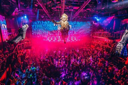 Cancun Night Combo: Taco & Beer Tour and Coco Bongo Show & Drinks