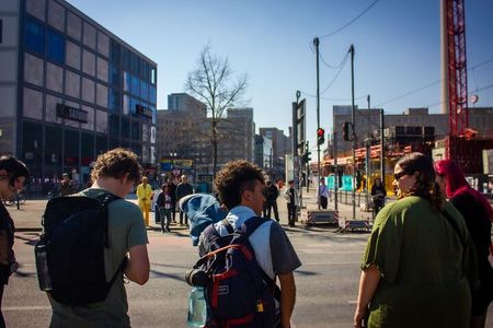 Berlin highlights history walking tour with food tastings