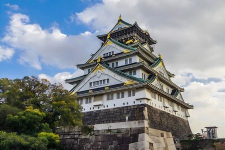 Osaka Castle: Samurai Stories & Hidden Secrets Tour