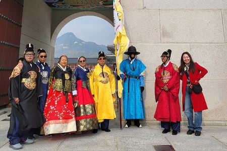 Private Seoul Tour with Local Female Guide-Hidden Gems & Stories