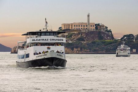 Alcatraz Experience + Lombard St Loop Best City Combo Tour
