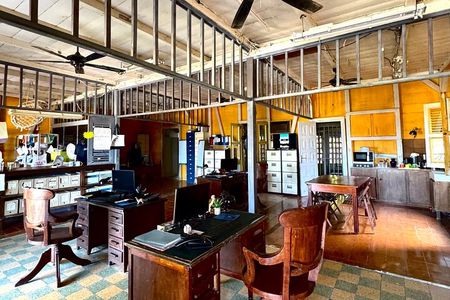 Walking Tour: Death in Paradise & Honoré Police Station Set Entry
