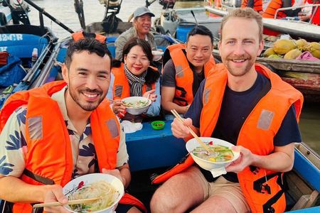 The hidden Fabulous Floating Market and Small Canal