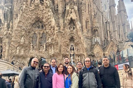 Gaudi & Sagrada Familia for Small Group Guided Tour with Tickets 