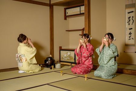 Kimono Tea Ceremony MAIKOYA Shinjuku Tokyo