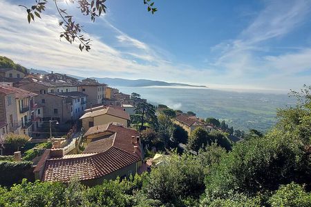 Walking Tour in Cortona