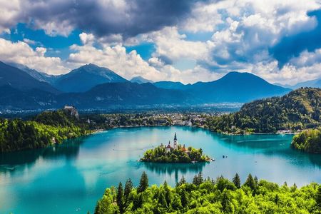 From Zagreb: Lake Bled and Ljubljana Day Tour with Local Treat