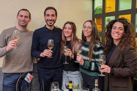 Wine tasting of 4 local wines and traditional food in Sorrento