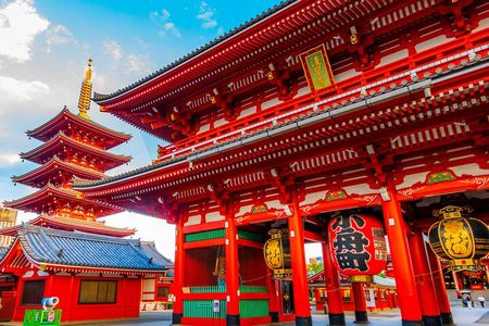 Private Old Tokyo Tour: Asakusa, Ueno with Local Guide
