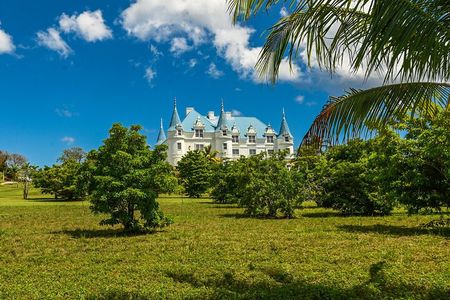 Coopers Castle and Port Lucaya Marketplace Tour