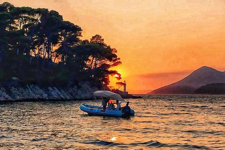Dubrovnik: Golden Hour Sunset Cruise with Drinks