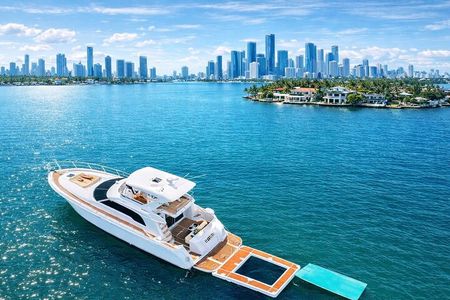 Miami Yacht Rental 55+ 2 Jet Ski | Miami Boat rentals