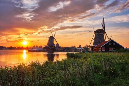 Private Zaanse Schans, Volendam & Marken Tour by Mercedes EQV