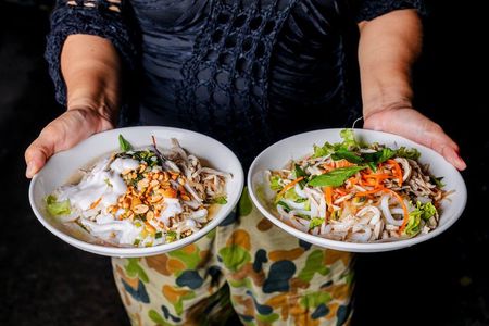 Hungry HCMC Food Tour with 15+ Tastings