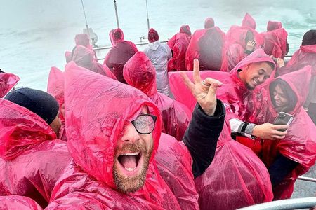 Niagara Falls: Small Group Tour with Boat, Journey and Aero Car