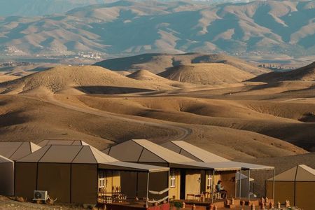Overnight stay in the Agafay Desert, Deluxe Tent with Show and Swimming Pool