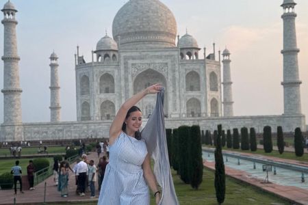 Agra : Skip‑the‑Line Private Taj Mahal Tour with Mausoleum Entry