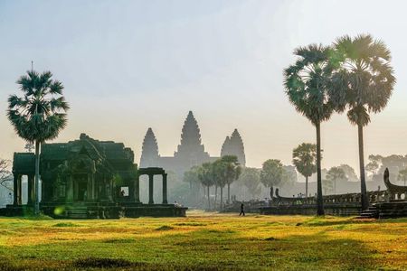 Angkor Sunrise & Hidden Temples 