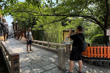 Kyoto: Gion Geisha District & Yasaka Shrine Walking Tour