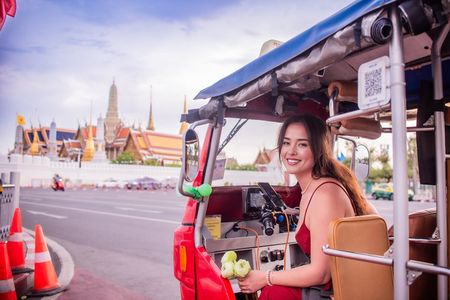 Grand Palace , Wat Pho Half day With Ev Tuk tuk pick up & Adm Fee