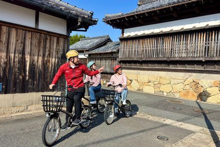 Hagi Samurai Town Cycling Tour with Local Guide (3.5 hours)