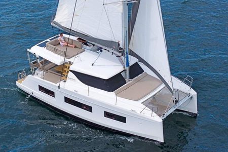 Catamaran tour stops bathing and snorkeling toast with prosecco