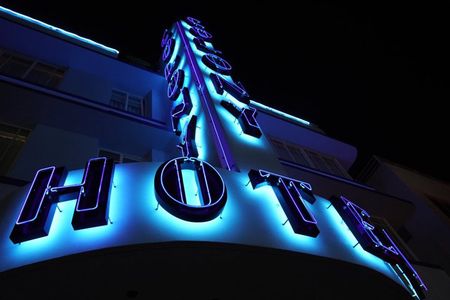 Award-winning Art Deco & Neon Lights Walking Tour in Miami Beach