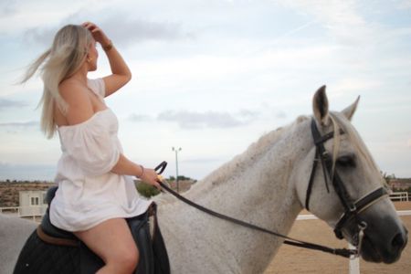 Alicante: Private Horse Ride + Brunch or Wine Tasting + Pick-up