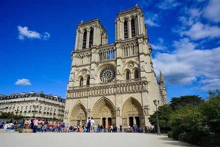 Small Group Notre Dame Tour with Scheduled Entry