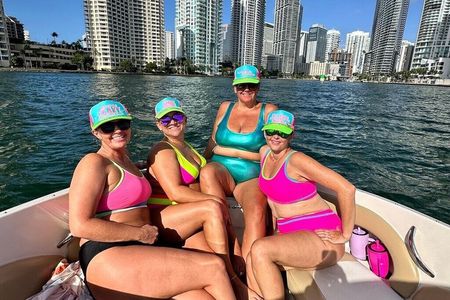 24 Ft Miami Bay: Private Boat, Gas Included, Captained