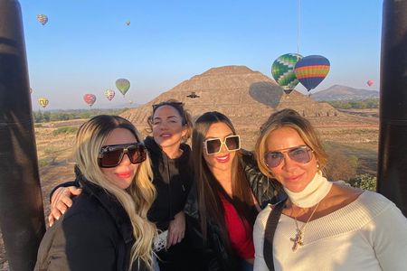 Balloon flight + Breakfast + Transportation from CDMX (SMALL GROUP)
