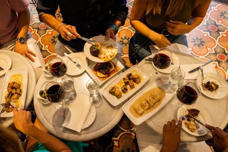 Barcelona Gothic Quarter VIP Tapas & Wine Tour