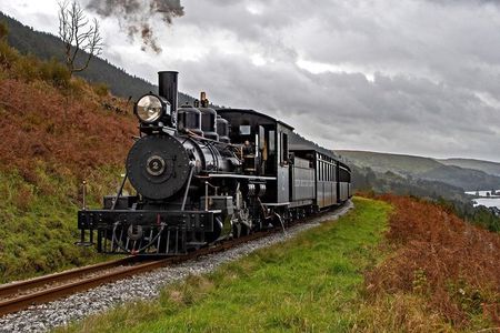 Cardiff: Welsh Castles, Mountains & Steam Railway Day Tour